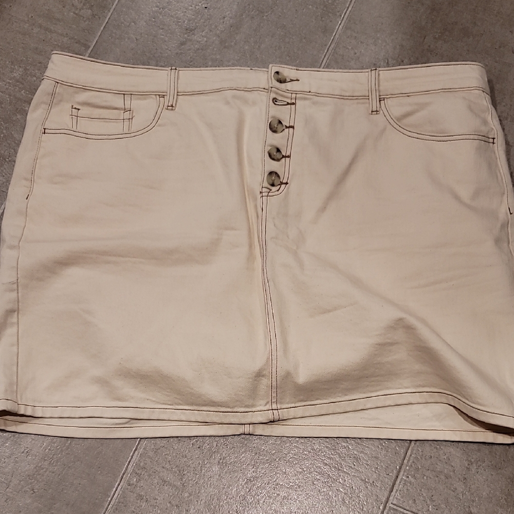 22 Torrid Cream Denim Mini Skirt (Only)